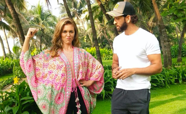 ऋतिक रोशन से मिलने पहुंचीं यह हॉलीवुड एक्ट्रेस, बोलीं- मूवी फैमिली से आने वाले एक्टर से मिलकर