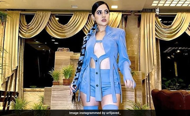 Urfi Javed ने पहना ऐसा कोट, उड़ गए सबके होश, देखिए क्या है कोट में उर्फी का नया Trend