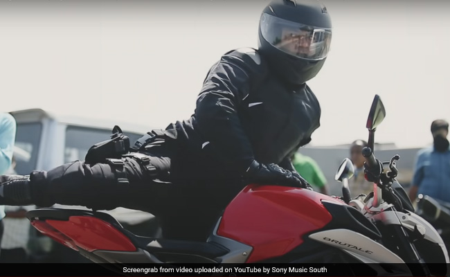 <i>Valimai</i> Making: How Ajith Got Stunts Right Despite Falling