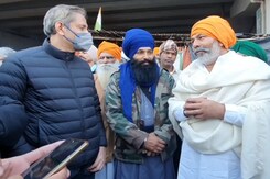 Video Of Ravish Kumar At Farmers' Site Is Viral: 19 Lakh Views And Counting Video Of Ravish Kumar At Farmers' Site Is Viral: 19 Lakh Views And Counting