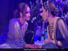 अंकिता लोखंडे के संगीत में 'वॉरियर क्वीन' के लुक में पहुंचीं कंगना रनौत, लिखा- प्यार करें युद्ध नहीं अंकिता लोखंडे के संगीत में 'वॉरियर क्वीन' के लुक में पहुंचीं कंगना रनौत, लिखा- प्यार करें युद्ध नहीं