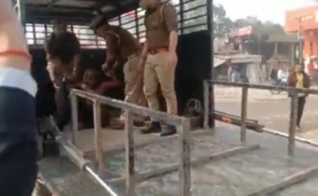 यूपी : सीएम की रैली के दौरान मंदबुद्धि शख्&zwj;स को जानवर पकड़ने वाली गाड़ी में ले गई पुलिस, फिर दी सफाई