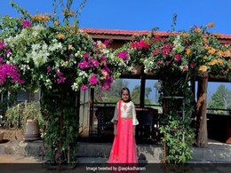 धर्मेंद्र ने अपने कुक की बेटी की फोटो शेयर कर कहा ‘मेरी डार्लिंग डॉल’, तो फैन्स ने यूं दिए रिएक्शन धर्मेंद्र ने अपने कुक की बेटी की फोटो शेयर कर कहा ‘मेरी डार्लिंग डॉल’, तो फैन्स ने यूं दिए रिएक्शन