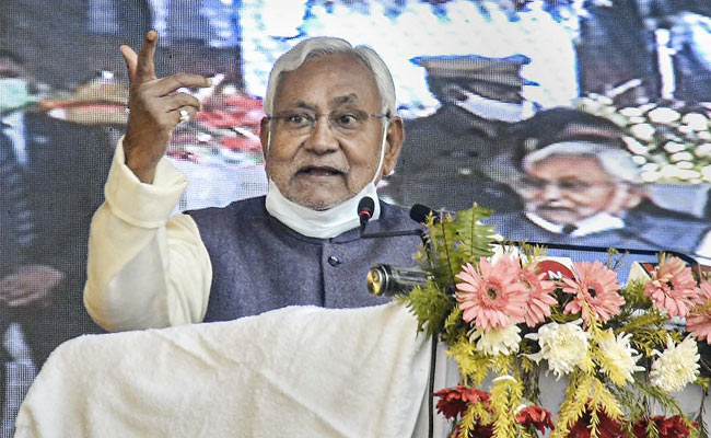 नीतीश सरकार में कोरोना विस्फोट : दोनों डिप्टी CM, दो अन्य मंत्री मिले COVID पॉज़िटिव