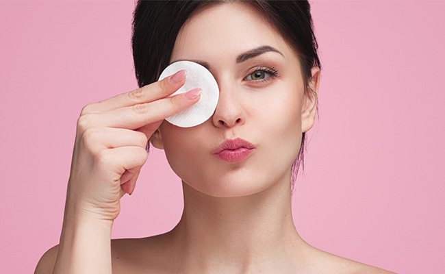 5 Best Makeup Removers To Take Good Care Of Your Skin