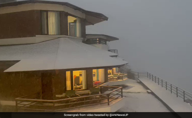 उत्तराखंड और कश्मीर में भारी बर्फबारी, औली में बिछी बर्फ की चादर- देखें VIDEO