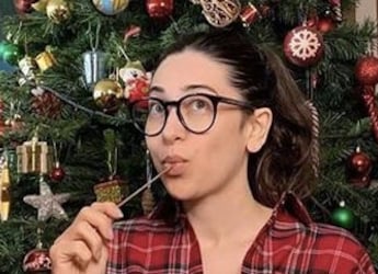 Karisma Kapoor's Tea-Time Indulgence Is Giving Us Major Food Goals Karisma Kapoor's Tea-Time Indulgence Is Giving Us Major Food Goals
