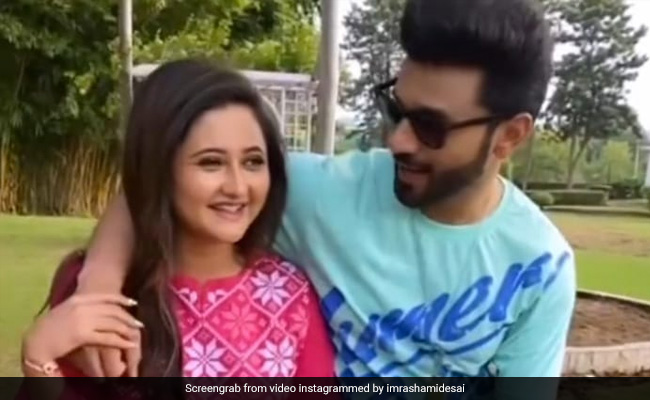 रश्मि देसाई और राहुल वैद्य ने यूं मिलाई ताल, अपने सॉन्ग 'जिंदगी खफा खफा' पर किया रोमांटिक डांस