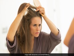 Hair Care Tips: सर्दियों में बढ़ जाती हैं डैंड्रफ की समस्या, आजमाएं ये आयुर्वेदिक नुस्खे Hair Care Tips: सर्दियों में बढ़ जाती हैं डैंड्रफ की समस्या, आजमाएं ये आयुर्वेदिक नुस्खे