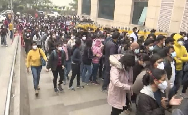 Protesting Doctors' Talks With Health Ministry Remains Inconclusive