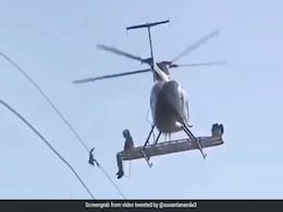 बिजली के तार पर लटका था पक्षी, फिर हेलिकॉप्टर में बैठे शख्स ने बचाई उसकी जान, लोग बोले- मानवता को सलाम - देखें Video बिजली के तार पर लटका था पक्षी, फिर हेलिकॉप्टर में बैठे शख्स ने बचाई उसकी जान, लोग बोले- मानवता को सलाम - देखें Video