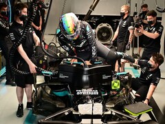 Lewis Hamilton Dominates Saudi Practice Ahead Of Key F1 Title Weekend