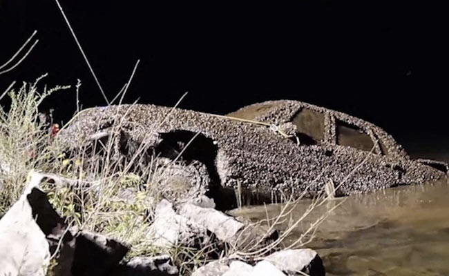 "Nobody Saw Them Crash": YouTuber Finds Car Of Teens Missing Since 2000 In US