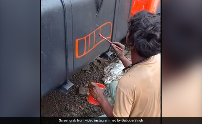 शख्स ने कुछ इस अंदाज़ में गाड़ी पर लिखा ‘Diesel’, Video देख मंत्रमुग्ध हुए लोग, बोले- बार-बार देखने का कर रहा मन