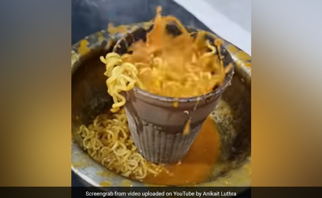 Viral Video: इस साल की सबसे बड़ी खोज है कुल्हड़ मैग्गी, खाने वाले के घर खुशियां आएंगी