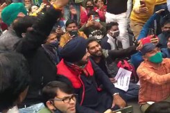 In Tit-For-Tat Move, Navjot Sidhu Protests Outside Arvind Kejriwal's Home In Tit-For-Tat Move, Navjot Sidhu Protests Outside Arvind Kejriwal's Home