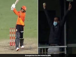 BBL : शानदार कैच पकड़ने के बाद इस दर्शक को खुद पर नहीं हुआ यकीन, VIDEO में देखिए बाद में कैसे मनाया जश्न BBL : शानदार कैच पकड़ने के बाद इस दर्शक को खुद पर नहीं हुआ यकीन, VIDEO में देखिए बाद में कैसे मनाया जश्न