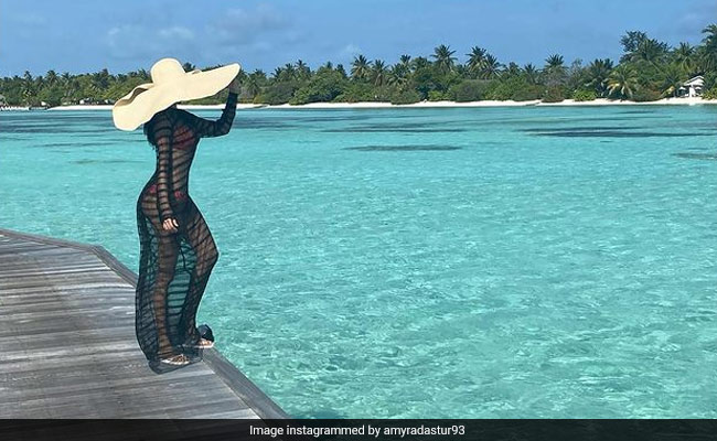 The Maldives Make Monday Blues "Perfect." See Amyra Dastur's Pic