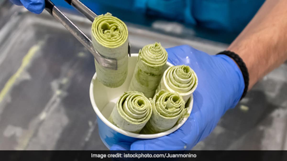 Watch Street Vendor Makes Bizarre Green Chilli IceCream; Leaves