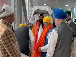 काबुल से गुरु ग्रंथ साहिब लेकर भारत पहुंचे 100 से ज्यादा अफगान सिख और हिंदू काबुल से गुरु ग्रंथ साहिब लेकर भारत पहुंचे 100 से ज्यादा अफगान सिख और हिंदू