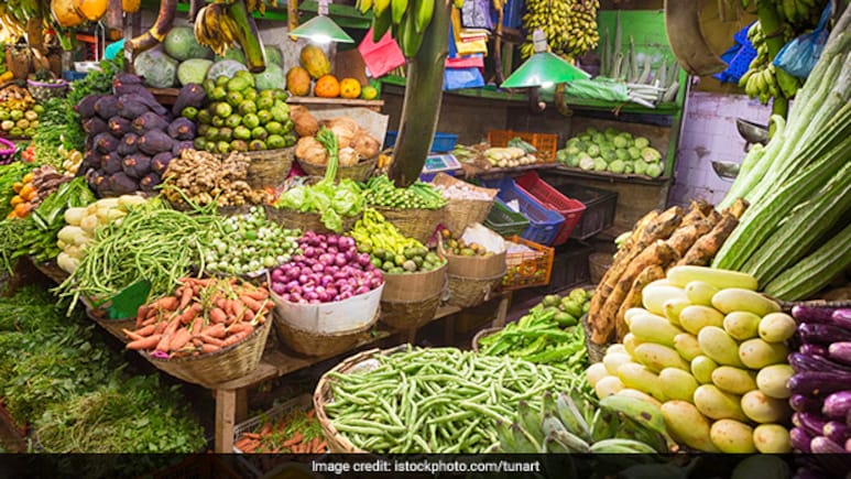 Bengaluru Street Vendors Seek GST Relaxation After Notices Over UPI Turnover Bengaluru Street Vendors Seek GST Relaxation After Notices Over UPI Turnover