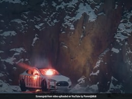 Video : गाड़ी बनवाने के लिए बैठ रहा था 17 लाख का खर्चा तो Tesla के मालिक ने डायनामाइट से उड़ा दी अपनी कार Video : गाड़ी बनवाने के लिए बैठ रहा था 17 लाख का खर्चा तो Tesla के मालिक ने डायनामाइट से उड़ा दी अपनी कार