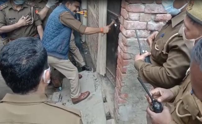 Body Of UP Girl, Missing For 2 Days, Found In Trunk In Neighbour's Home