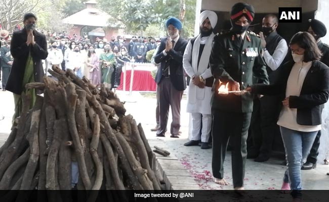 Video: Daughter Of Officer Killed In Chopper Crash Performs Last Rites