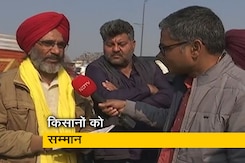 गाजीपुर बॉर्डर पर किसानों का सम्मान, आंदोलन में योगदान के लिए किया गया सम्मानित गाजीपुर बॉर्डर पर किसानों का सम्मान, आंदोलन में योगदान के लिए किया गया सम्मानित