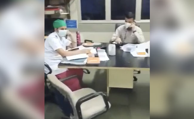 शर्मनाक : सिलेंडर ब्लास्ट में जख्मी बच्चा स्ट्रैचर पर बिलखता रहा, फोन पर लगा रहा हॉस्पिटल स्टाफ, नहीं पसीजा दिल