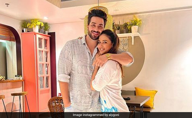 Jasmin Bhasin Just Bought A New House And This Is How Boyfriend Aly Goni Congratulated Her