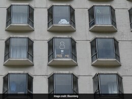 How Quickly Does Omicron Spread? Hotel CCTV Footage Triggers Concerns How Quickly Does Omicron Spread? Hotel CCTV Footage Triggers Concerns