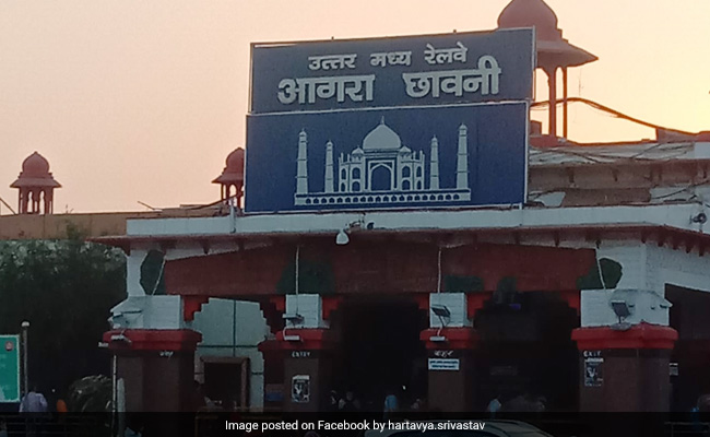 Man Forgets Gold, Rs 75,000 At Agra Station. Auto Driver Helps Return It