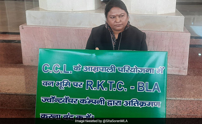 जब अपनी ही सरकार के खिलाफ विधानसभा में धरने पर बैठ गईं झारखंड CM हेमंत सोरेन की भाभी