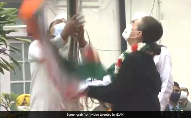 Video: Flag Falls As Sonia Gandhi Tries To Unfurl It On Congress' Big Day
