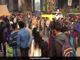 Delhi Metro's Blue Line Sees Up To An Hour's Delay Over Signal Problems Delhi Metro's Blue Line Sees Up To An Hour's Delay Over Signal Problems