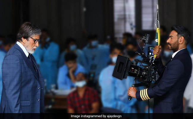 Spot Amitabh Bachchan In Ajay Devgns "Kind Of Selfie" From <i>Runway 34</i> Shoot