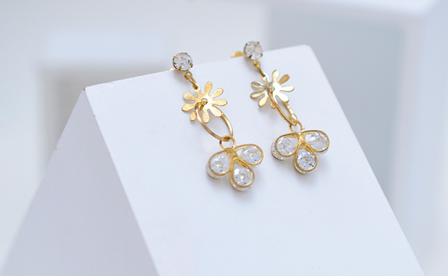 Dazzle Like A Diva In These Beautiful Drop Earrings