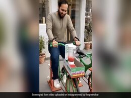 जूस बनाने के लिए शख्स ने किया जुगाड़, साइकिल पर ही लगा दिया ब्लेंडर, कुछ देर मारिए पैडिल और जूस तैयार - देखें Video जूस बनाने के लिए शख्स ने किया जुगाड़, साइकिल पर ही लगा दिया ब्लेंडर, कुछ देर मारिए पैडिल और जूस तैयार - देखें Video