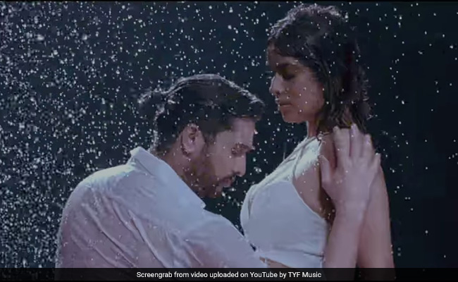 निया शर्मा फिर लेकर आईं हैं 'सात समंदर पार' गाना, स्टाइल और एक्सप्रेशन को देख आप भी कहेंगे- बहुत खूब