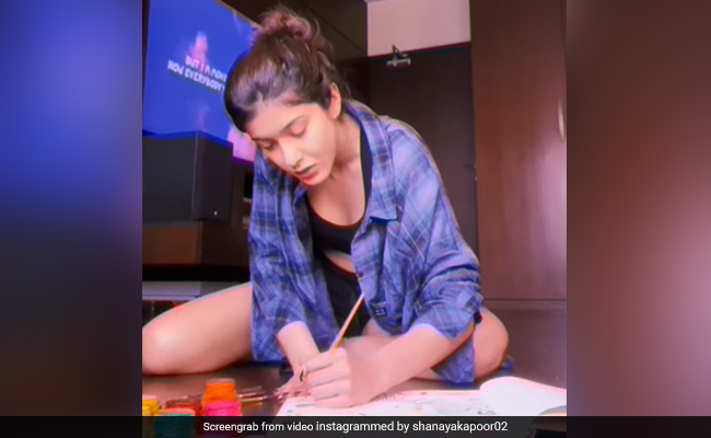 Shanaya Kapoor, Recovering From COVID-19, Is "Spending Time" With Herself Like This