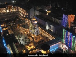 वाराणसी में 5 साल में 10 गुना बढ़ी पर्यटकों की संख्या, विदेशी सैलानियों की संख्या में भी इजाफा वाराणसी में 5 साल में 10 गुना बढ़ी पर्यटकों की संख्या, विदेशी सैलानियों की संख्या में भी इजाफा