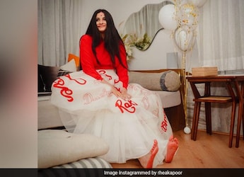 Rhea Kapoor Finds An Indulgent Solution To A Rainy Day - See Pic Rhea Kapoor Finds An Indulgent Solution To A Rainy Day - See Pic