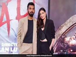 'तड़प' के प्रीमियर पर अथिया शेट्टी के साथ नजर आए के.एल.राहुल, वीडियो में दिखी जोरदार केमेस्ट्री 'तड़प' के प्रीमियर पर अथिया शेट्टी के साथ नजर आए के.एल.राहुल, वीडियो में दिखी जोरदार केमेस्ट्री