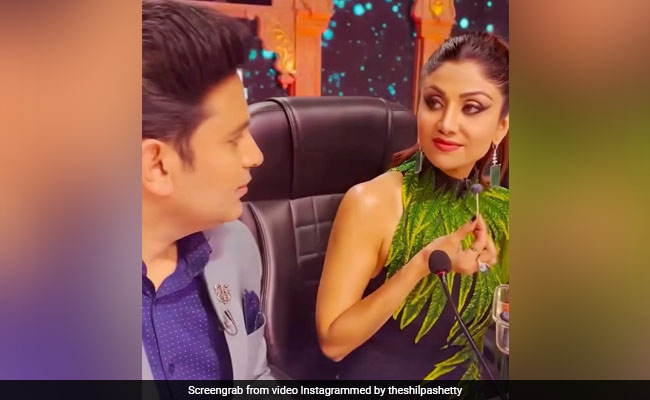 जब मनोज मुंतशिर ने शिल्पा से पूछा- ये अमीरों वाले अंगूर कहां मिलते हैं तो एक्ट्रेस का यूं आया रिएक्शन