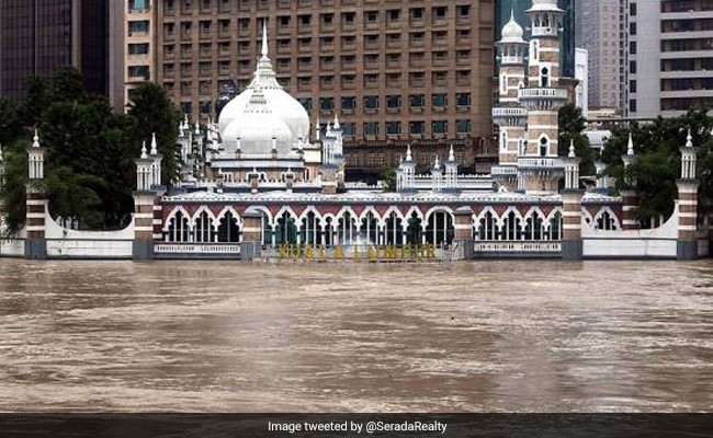 Floods Displace Thousands In Malaysia, Over 3,500 Evacuated So Far