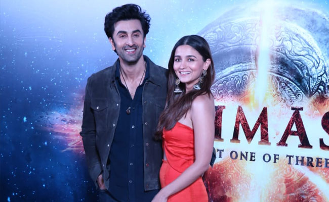 <I>Brahmastra</i>: Ranbir Kapoor And Alia Bhatt's Flirty Q And A. Actually, Make That 'R' And 'A'
