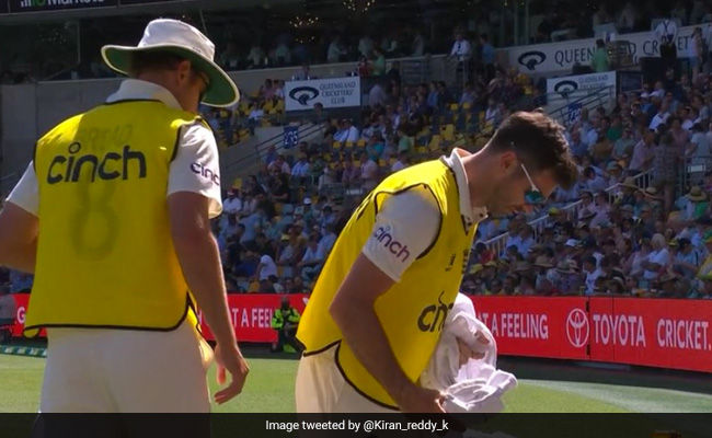 "Lazy 1156 Wickets Between Them": Twitter Reacts After James Anderson, Stuart Broad Spotted Carrying Drinks In England vs Australia First Test