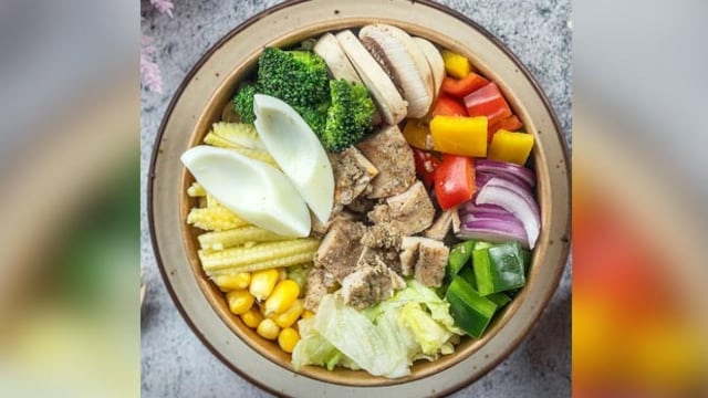 Eating healthy improves skin health and reduces whiteheads and blackheads