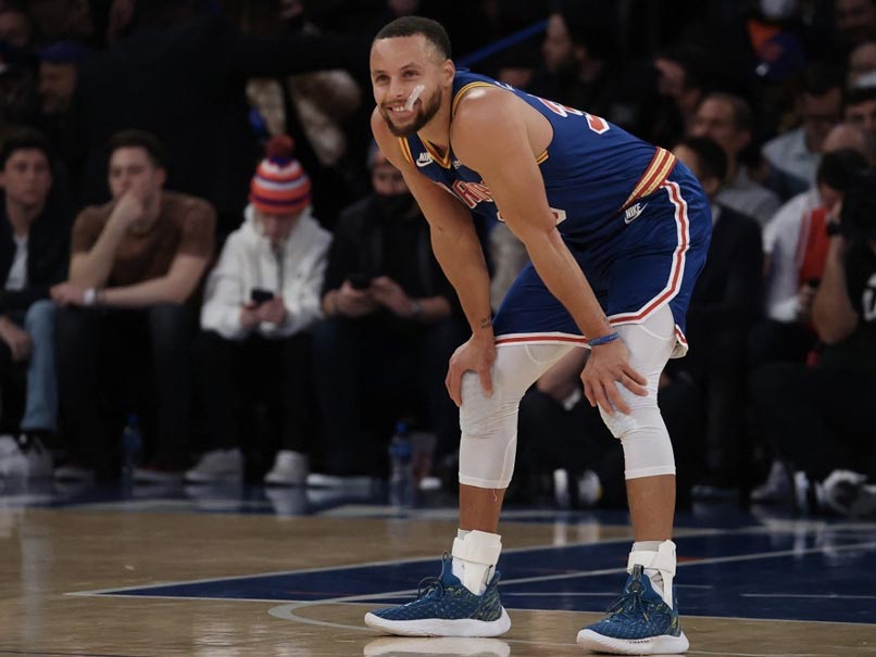 Stephen Curry Sets NBA's All-Time 3-Point Scoring Record